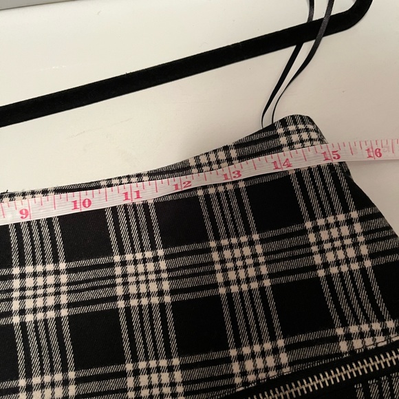 Silence + Noise Black and White Plaid Mini Skirt Urban Outfitters - Picture 3 of 7